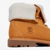 Bota feminina Timberland® com forro quente e fecho enrolável Bota feminina Timberland® com forro quente e fecho enrolável