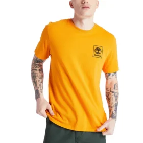 Camisa de manga curta com padrão de madeira nas costas, cor laranja