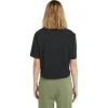T-shirt com logotipo “Preto”