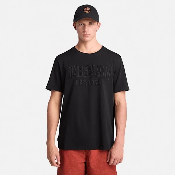T-shirt masculina com logótipo bordado e efeito desgastado T-shirt masculina com logótipo bordado e efeito desgastado