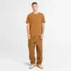 T-shirt masculina com logótipo bordado e efeito desgastado T-shirt masculina com logótipo bordado e efeito desgastado