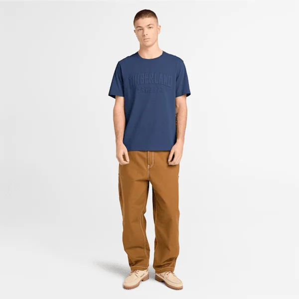 T-shirt masculina com logótipo bordado e efeito desgastado T-shirt masculina com logótipo bordado e efeito desgastado