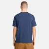 T-shirt masculina com logótipo bordado e efeito desgastado T-shirt masculina com logótipo bordado e efeito desgastado
