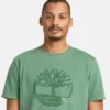T-shirt masculina com logótipo gráfico tingida na peça T-shirt masculina com logótipo gráfico tingida na peça