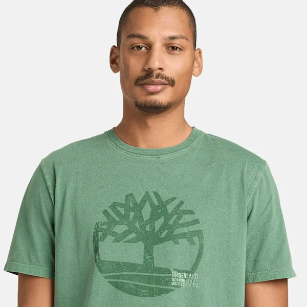 T-shirt masculina com logótipo gráfico tingida na peça T-shirt masculina com logótipo gráfico tingida na peça