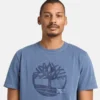 T-shirt masculina com logótipo gráfico tingida na peça