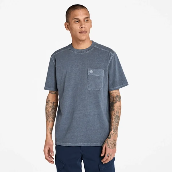 T-shirt masculina Merrymack River com bolso no peito e tingida na peça T-shirt masculina Merrymack River com bolso no peito e tingida na peça