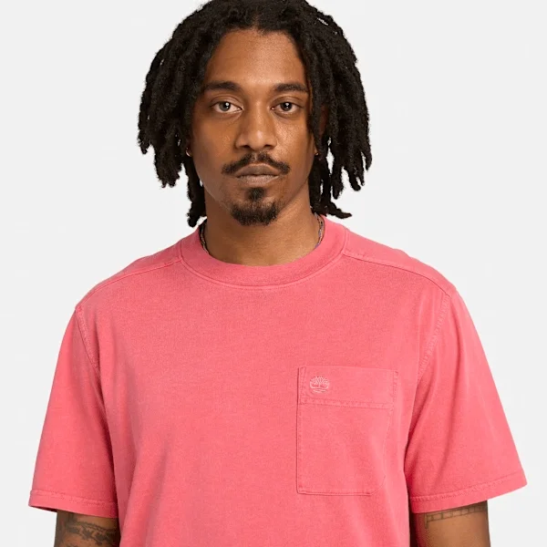 T-shirt masculina Merrymack River com bolso no peito e tingida na peça T-shirt masculina Merrymack River com bolso no peito e tingida na peça