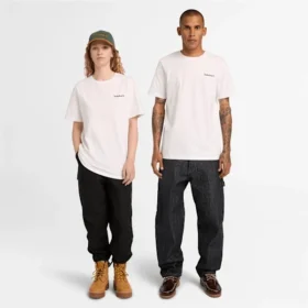 T-shirts com logótipo na frente e nas costas