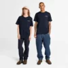 T-shirts com logótipo na frente e nas costas