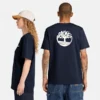 T-shirts com logótipo na frente e nas costas