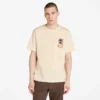 T-shirts masculinas Timberland® Brand Carrier com slogan e estampa nas costas