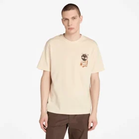 T-shirts masculinas Timberland® Brand Carrier com slogan e estampa nas costas