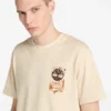 T-shirts masculinas Timberland® Brand Carrier com slogan e estampa nas costas